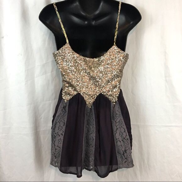 BKE Gold Sequin Chiffon Sleeveless Blouse Size Small - Picture 3 of 8